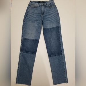 Hollister Ultra high rise mom jeans size 0R